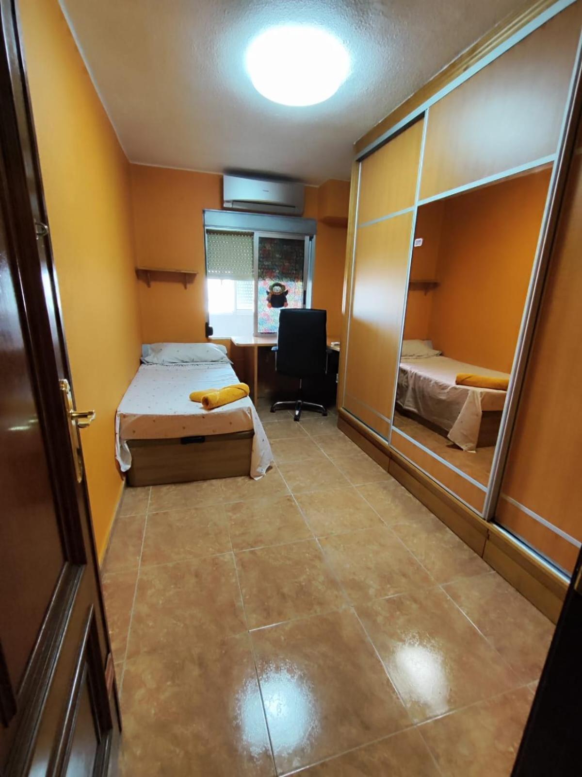 Valencia Avenida Del Puerto Private Rooms Εξωτερικό φωτογραφία